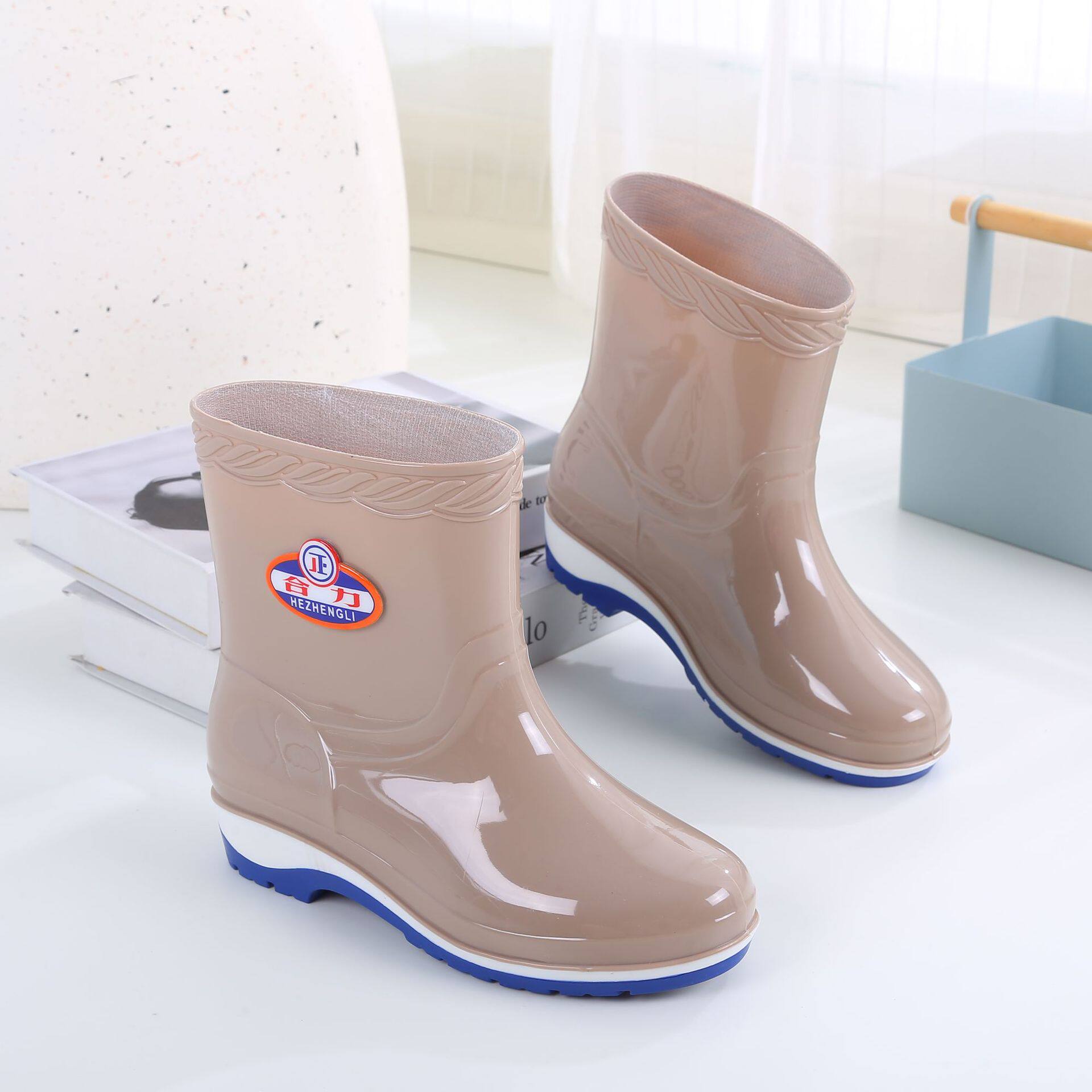 时尚中筒防滑雨鞋女成人