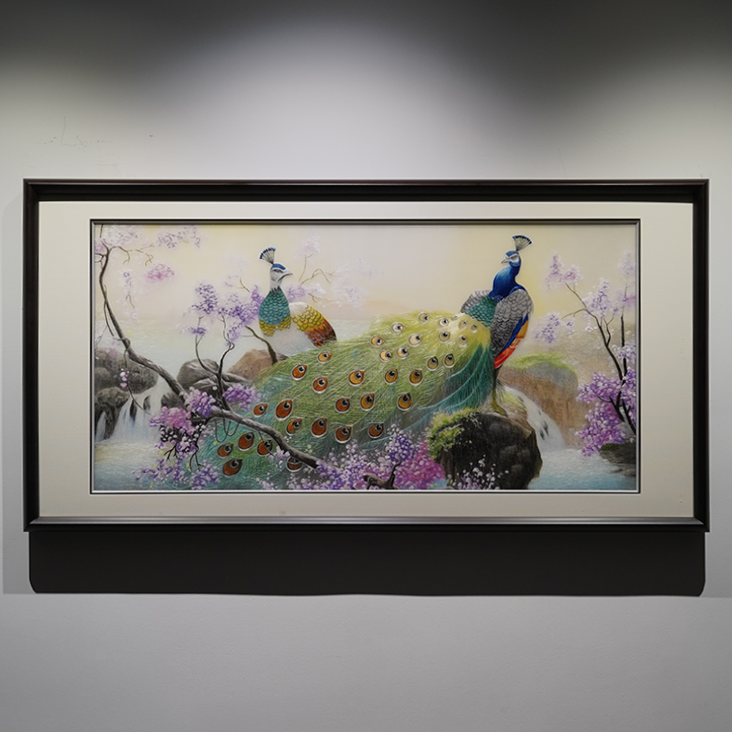 非遗刺绣实木框挂画书房卧室客厅沙发墙新中式手工苏绣孔雀装饰画图片