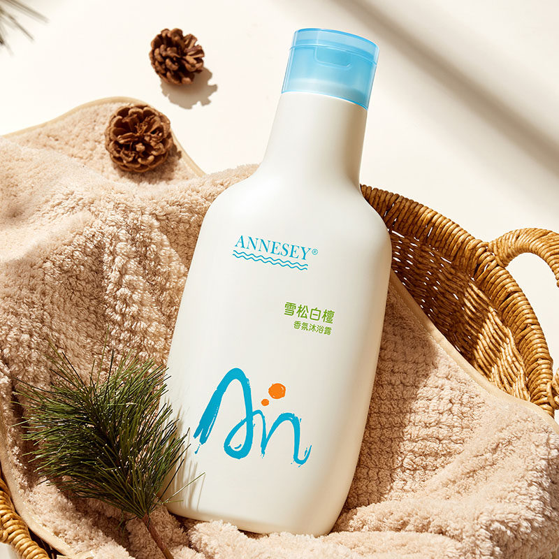雪松白檀香氛沐浴露女清洁肌肤灰尘污垢持久留香保湿滋润细致呵护