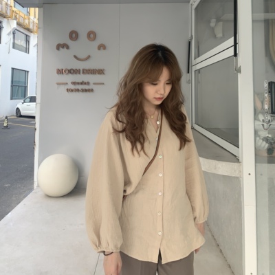 卡其色泡泡婴儿面纱圆领全棉衬衫