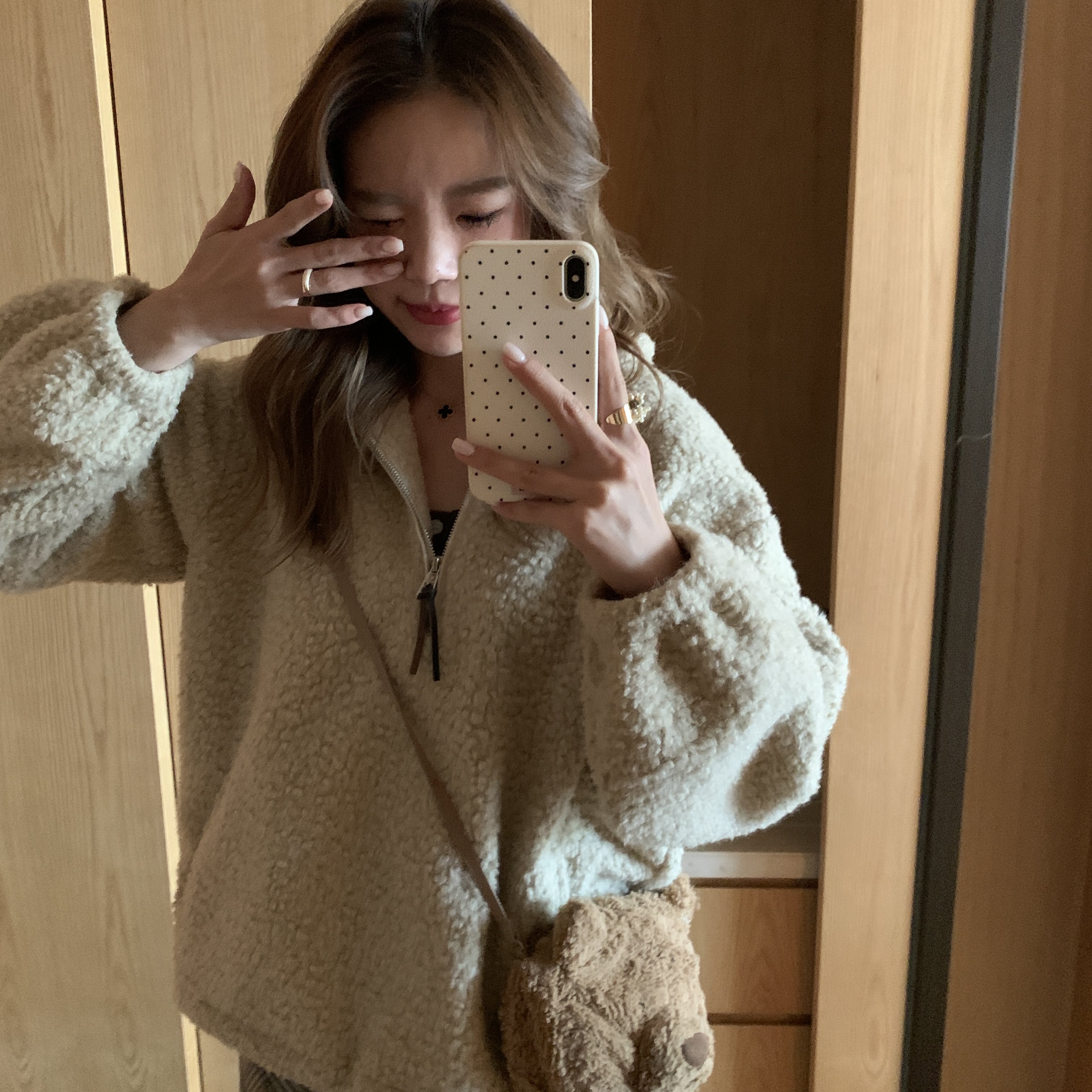 米驼色瑞士羊毛卷软糯小绵羊外套