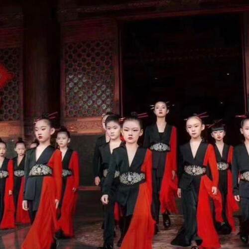 童装全国流行男女皆宜模特走秀服装中国古风车模舞台表演潮流服装