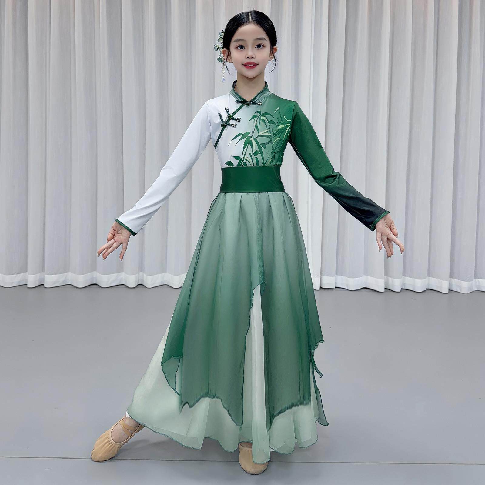 中国风儿童古典舞演出服女立领绿色渐变纱衣飘逸竹子舞蹈表演服装