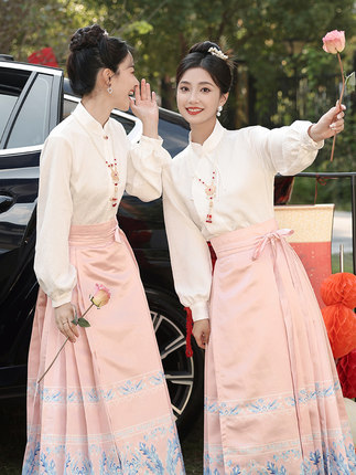 中式旗袍伴娘服女2026新款春夏小众高级姐妹团汉服粉色马面裙套装