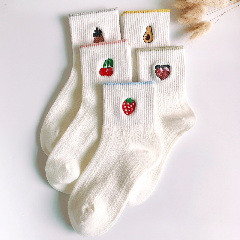 秋冬季袜子女刺绣中筒袜小清新学生袜学院风纯棉女袜日系小白袜