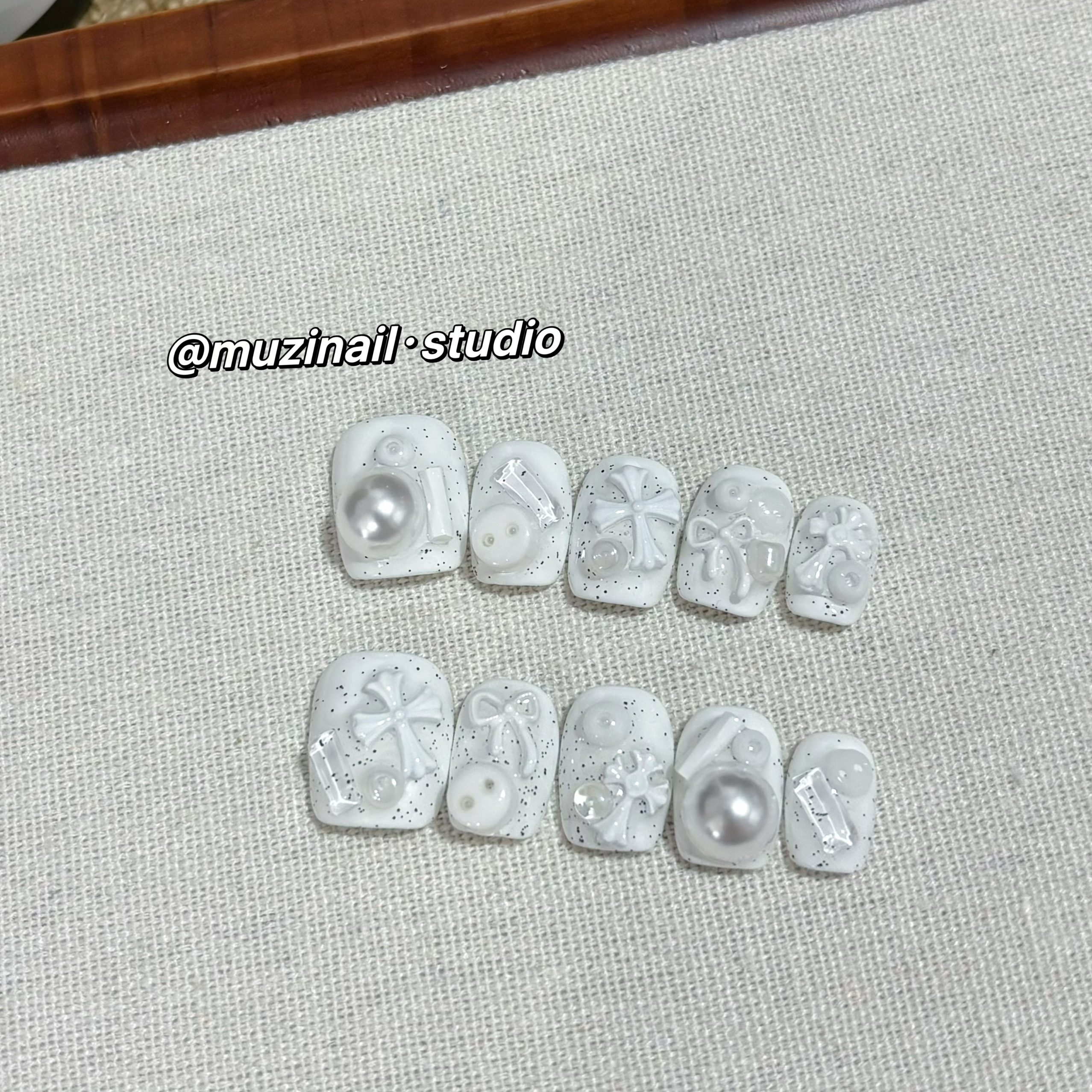 【MUZI穿戴甲】白色克罗心手工定制美甲小众ins成品短款美甲高级