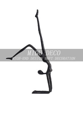 金属装饰现代客厅人物