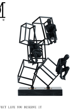 几何金属黑色思考者样板房工艺品