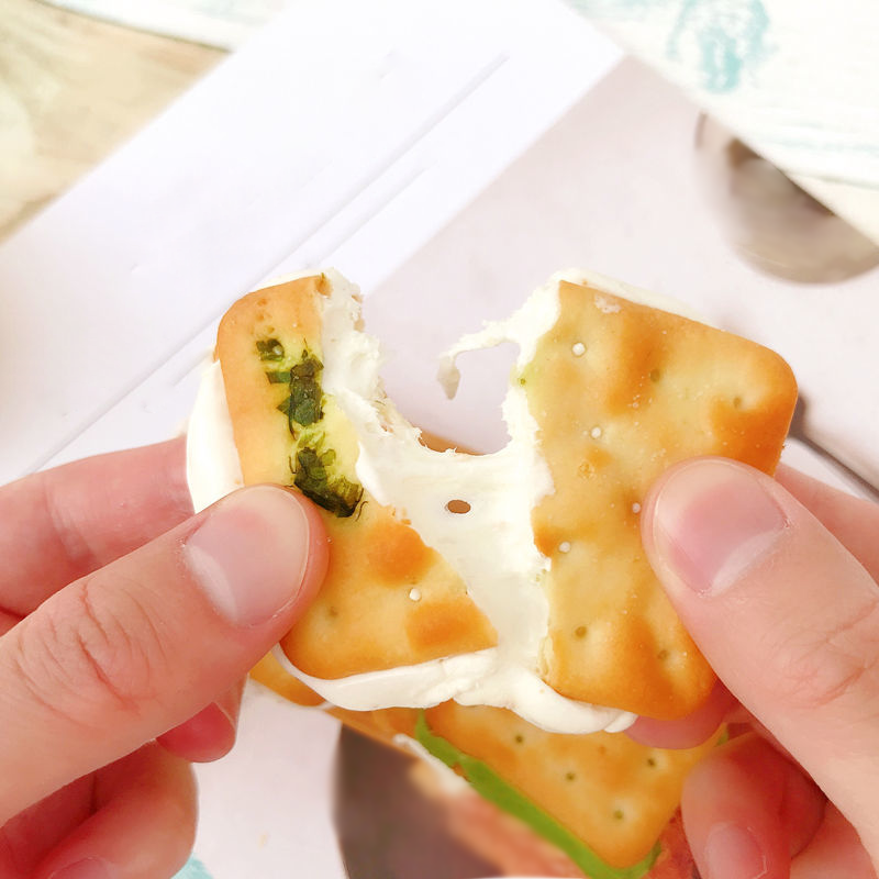 手工牛轧饼干原味香葱抹茶牛扎饼干网红夹心饼干办公室休闲零食