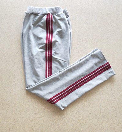 中小学生加绒加厚校服裤子冬季保暖运动长裤浅灰色贴酒红三道杠裤