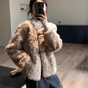 环保皮草女2025年冬季新款牛角扣卷毛羊羔毛皮毛一体毛毛外套短款