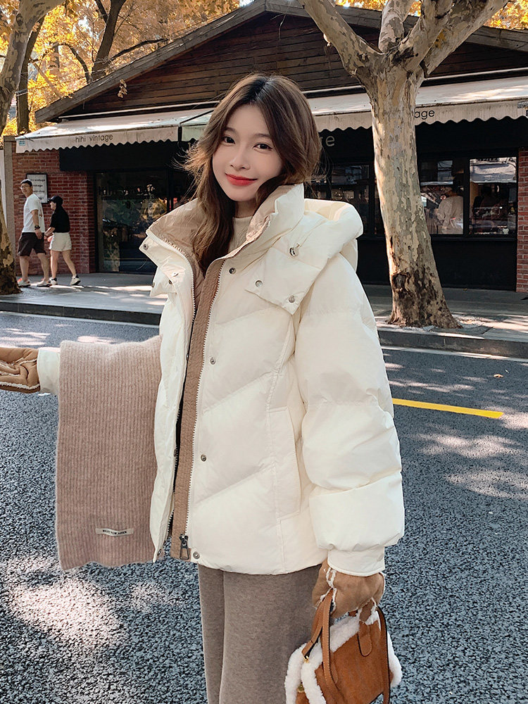 Duck down jacket for women, short style, 2025 new winter fashion, loose and slimming, suitable for petite figures, with added thickness, white duck down outerwear