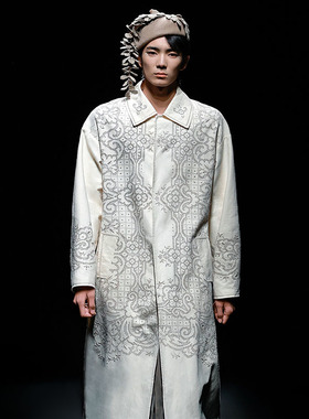 蔓织绻野 秀款复古重工植物刺绣落肩宽松版风衣 山谷少年男装设计