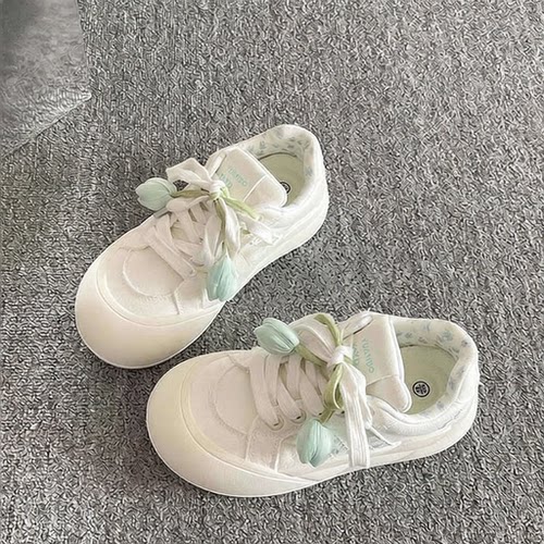 郁金香厚底小白鞋配裙子休闲面包