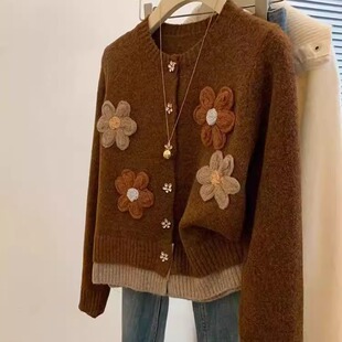 巨推荐，上身绝美！！设计感立体花朵开衫毛衣女秋冬软糯慵懒上衣