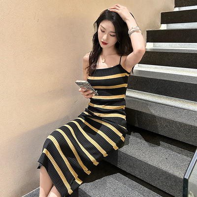 韩系御姐轻熟风撞色条纹吊带连衣裙女夏修身气质包臀长裙针织裙子