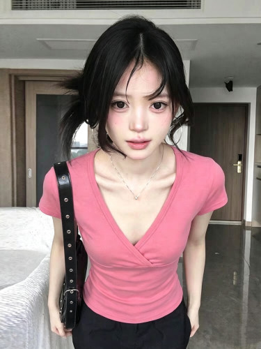 纯欲辣妹深V领正肩短袖t恤女夏弹力修身显瘦休闲百搭明媚穿搭上衣