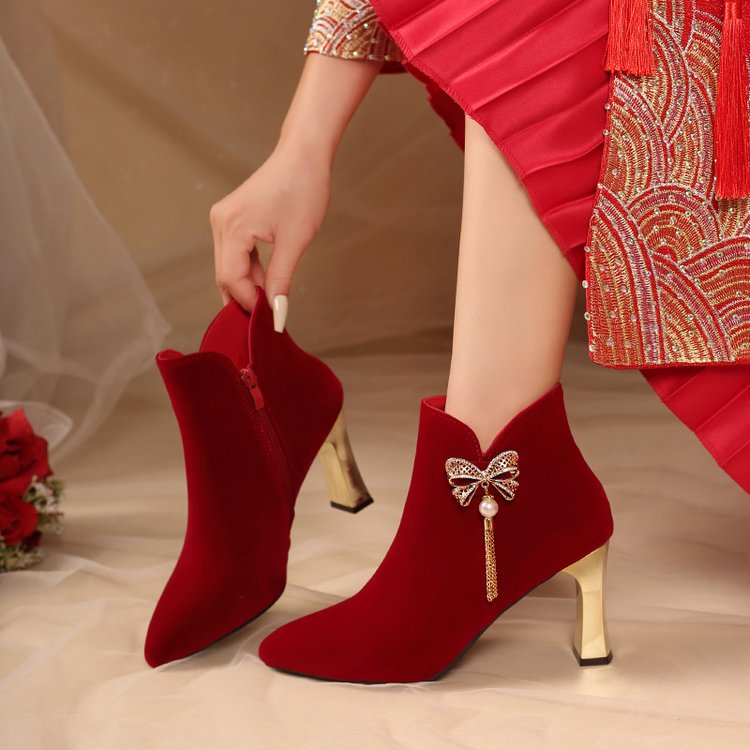 中式婚鞋女冬季短靴2025新款秀禾敬酒礼服婚靴红色绒面新娘高跟鞋