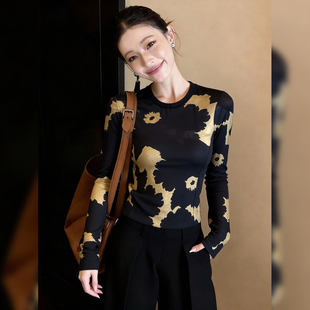 轻奢高级感流行款老钱风干练日常通勤黑色上衣女2026早春撞色t恤