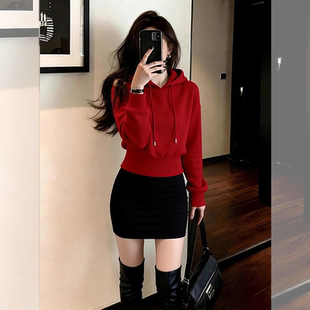 超好看短款连帽红色卫衣女款秋冬新款加厚保暖套头宽松小个子上衣