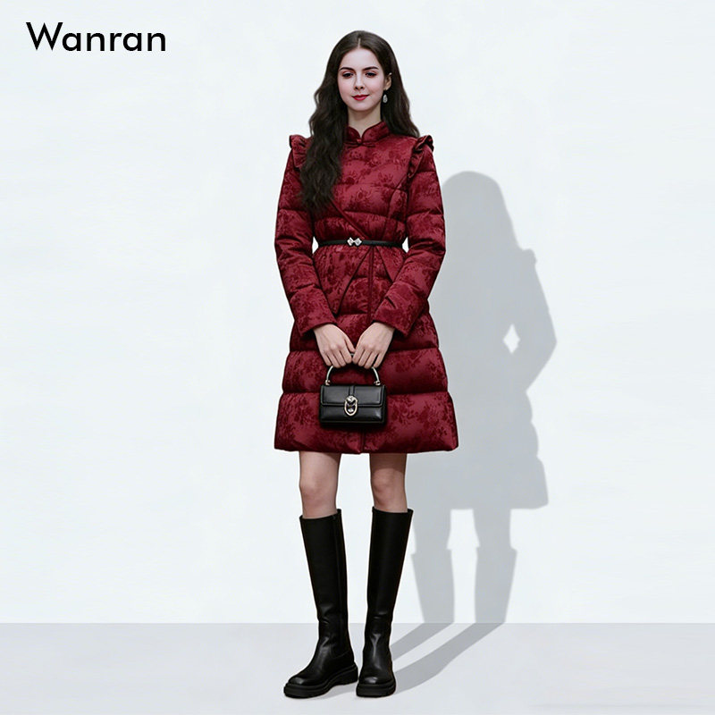 2025年冬季新款新中式国风长袖收腰设计提花年衣红色羽绒服外套女