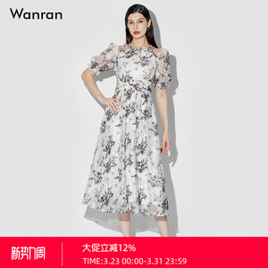 2026年夏季新款气质花朵装饰设计抽褶工艺轻奢印花收腰大摆连衣裙