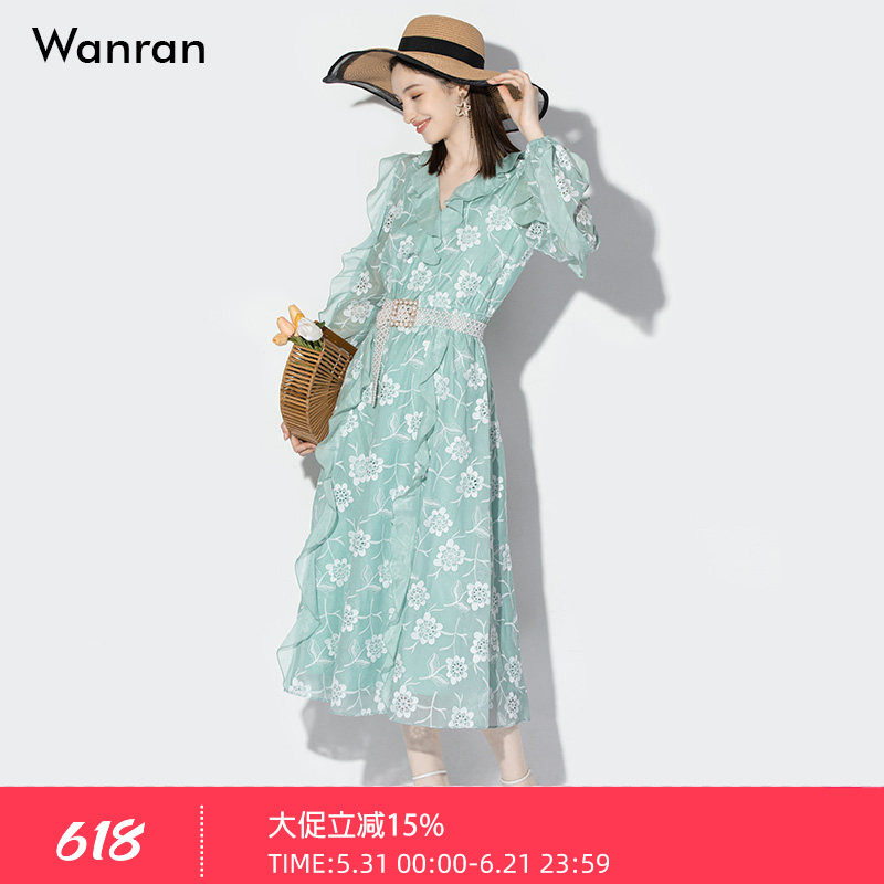 2026春季新款时尚度假风V领绣花雪纺大摆防晒长袖荷叶仙女连衣裙