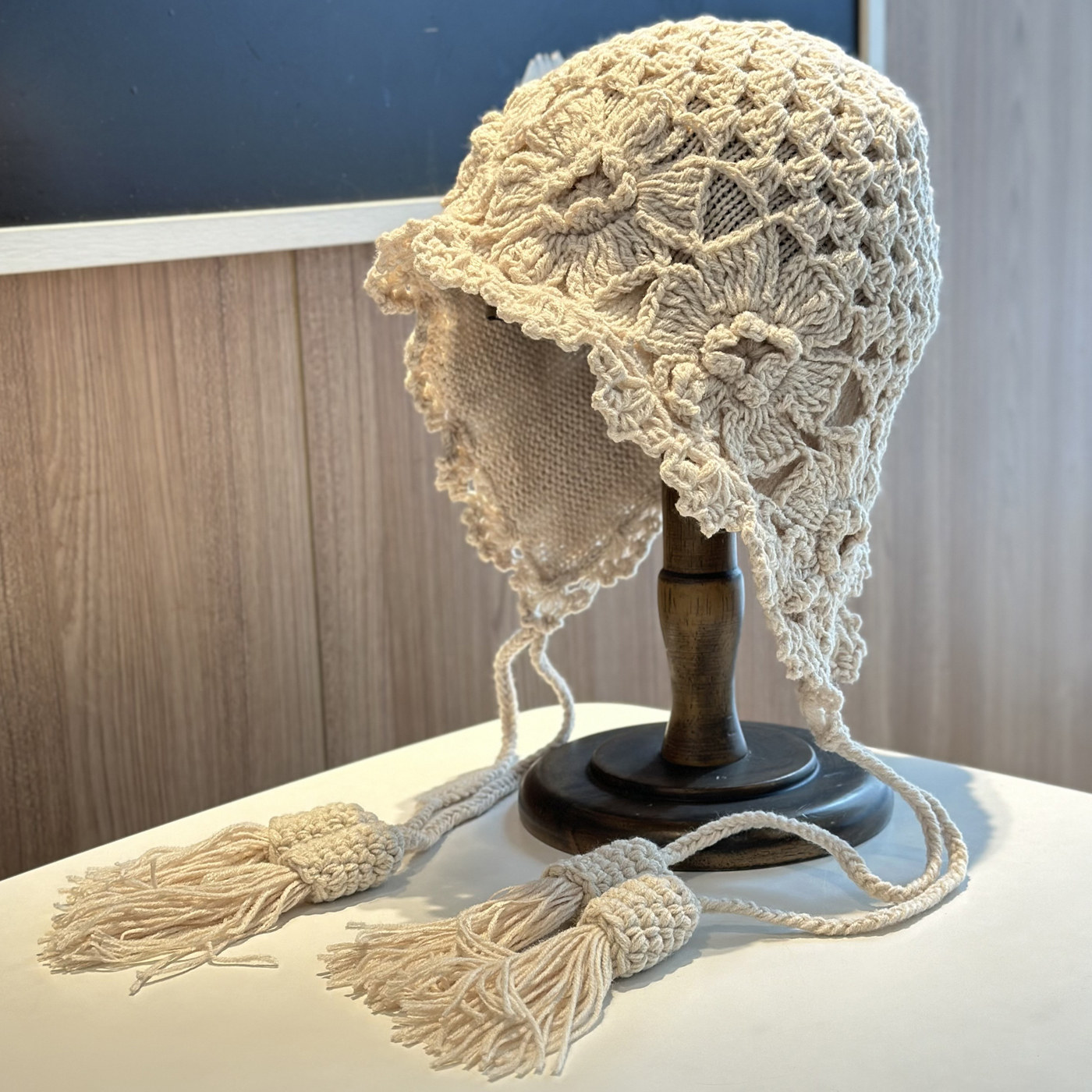 2025年新款手工文艺风大花朵流苏套头帽子女甜美镂空民族风针织帽