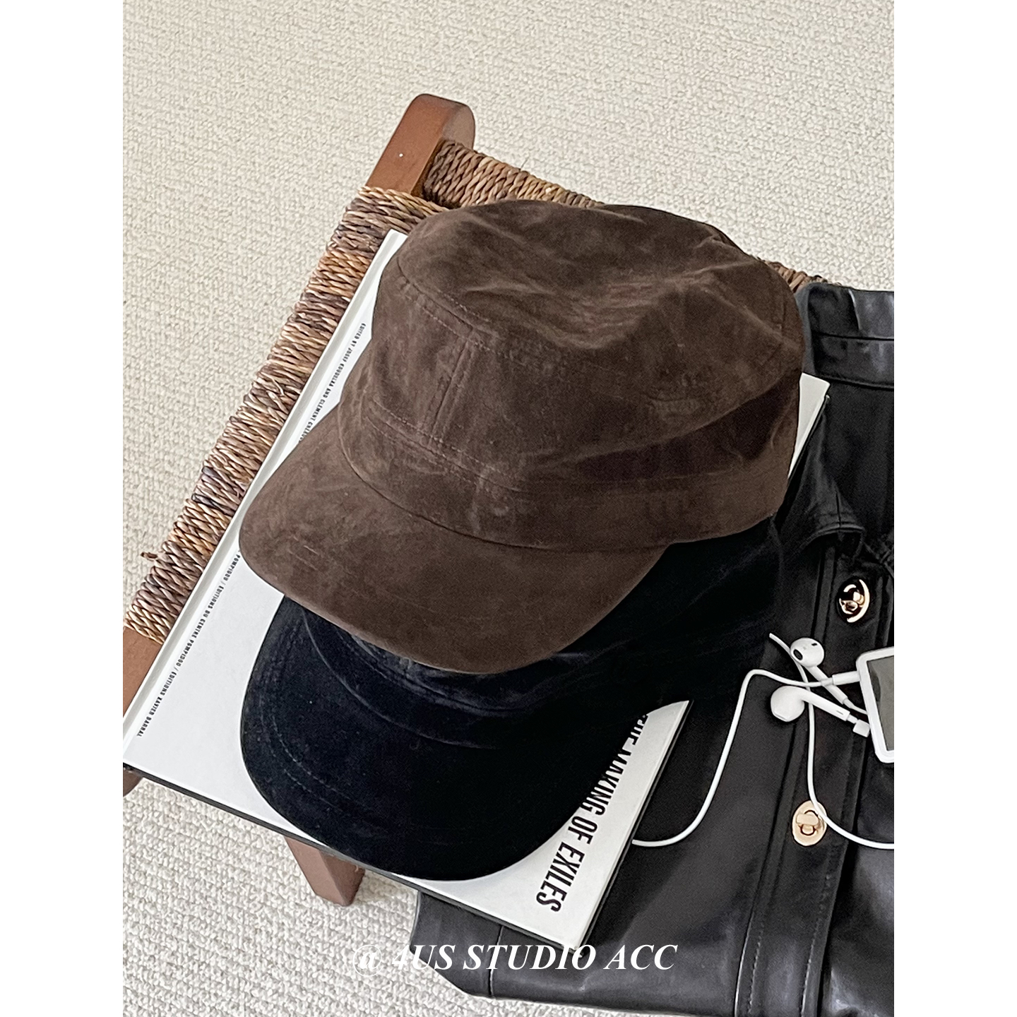 深棕色麂皮绒平顶马术帽