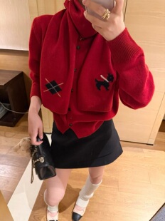 韩货2025冬季圣诞红小狗提花羊毛针织开衫宽松圆领配围巾毛衣外套