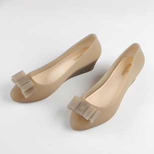 时尚果冻鞋女2026新款坡跟浅口透气外穿防水休闲凉鞋百搭沙滩雨鞋