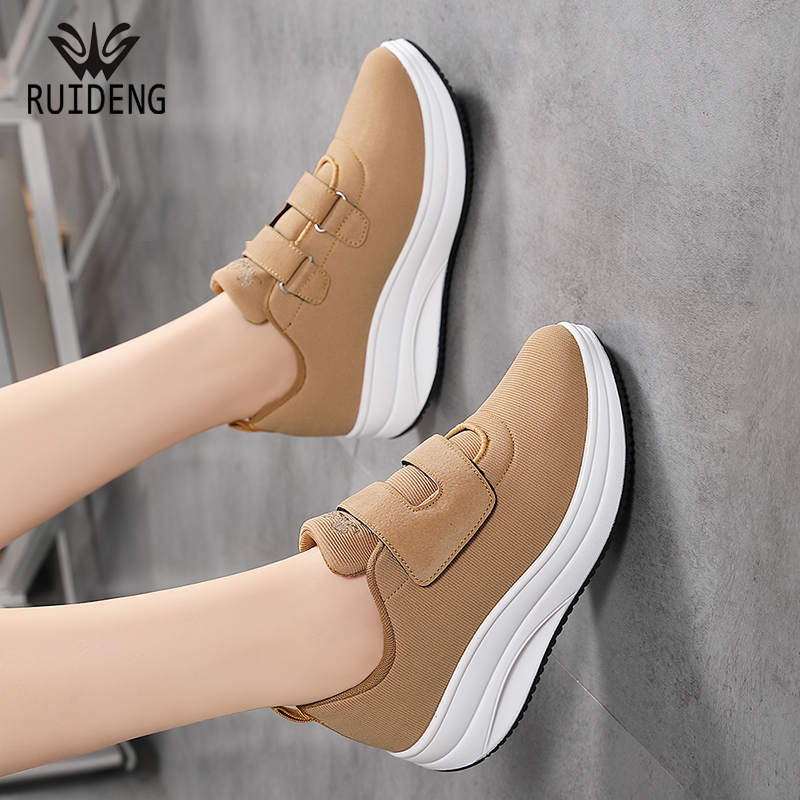 睿登休闲风坡跟摇摇鞋防滑轻便