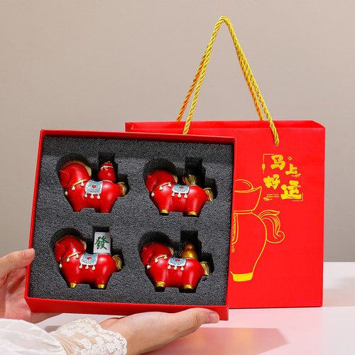 马上有钱办公桌公仔新年发财摆件