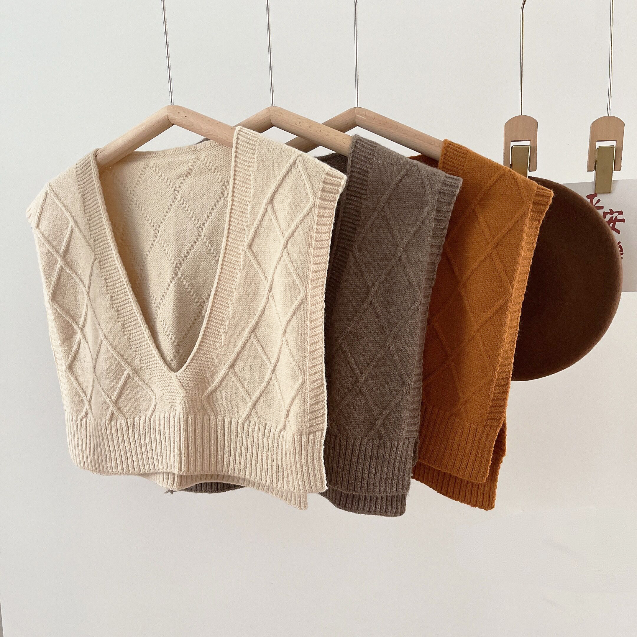 小披肩女春秋冬季外搭配衬衫针织坎肩百搭洋气小马甲背心时尚减龄