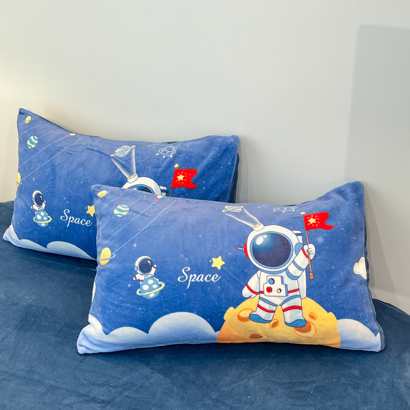 冬天加绒牛奶绒枕套儿童男童宇航员秋冬季加厚珊瑚绒枕头套枕芯罩