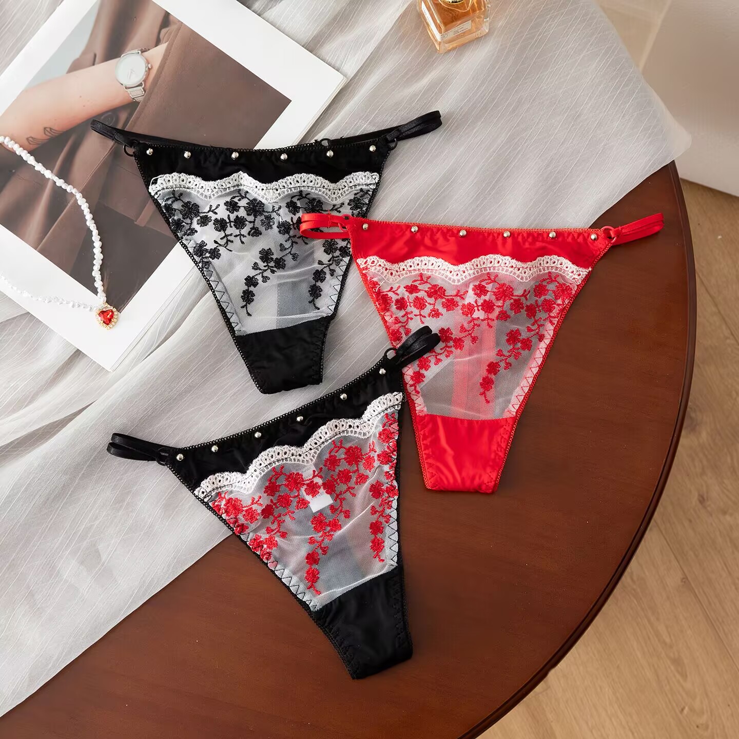 性感蕾丝刺绣诱惑铆钉丁字裤女