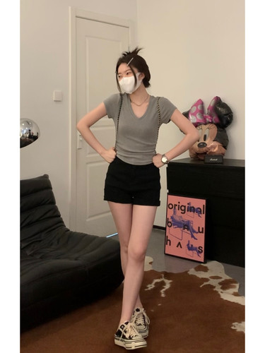 软糯V领设计感纯欲风辣妹短袖
