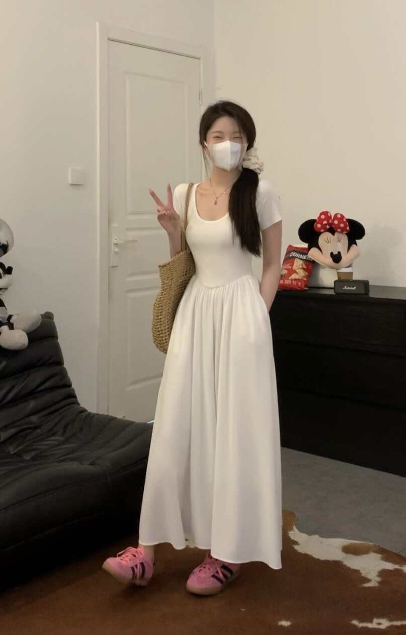 纸片人短袖赫本风拼接法式连衣裙