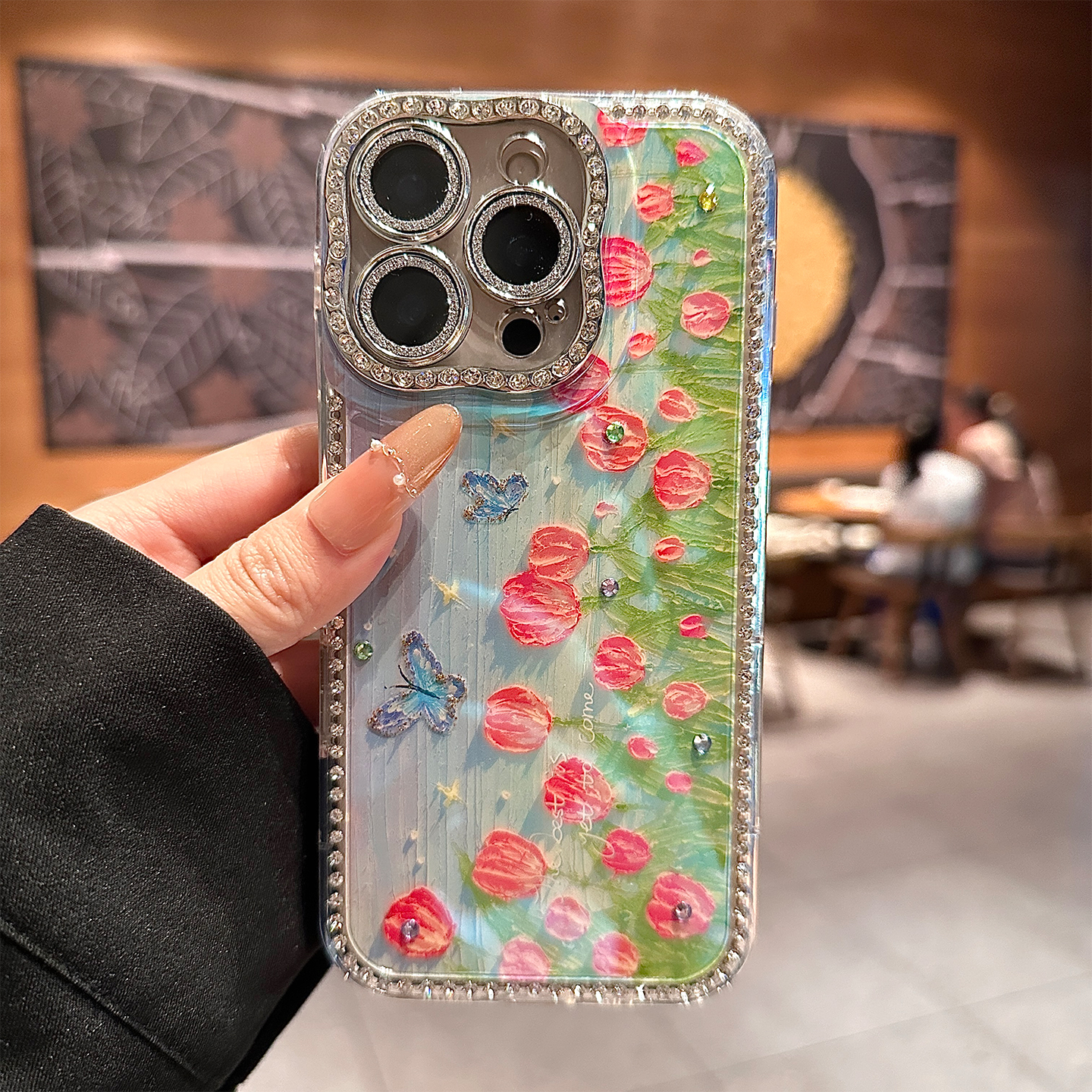 适用苹果16promax手机壳新款彩色郁金香蝴蝶iphone15pro闪钻边框13高级感女带手链14pro保护套小众16全包防摔