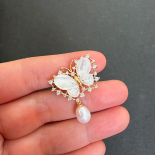气质小蝴蝶天然贝壳高级感天然淡水珍珠别针胸针