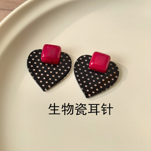 高级感甜美爱心波点耳环女创意手工生物瓷耳钉独特黑色心形耳饰IN