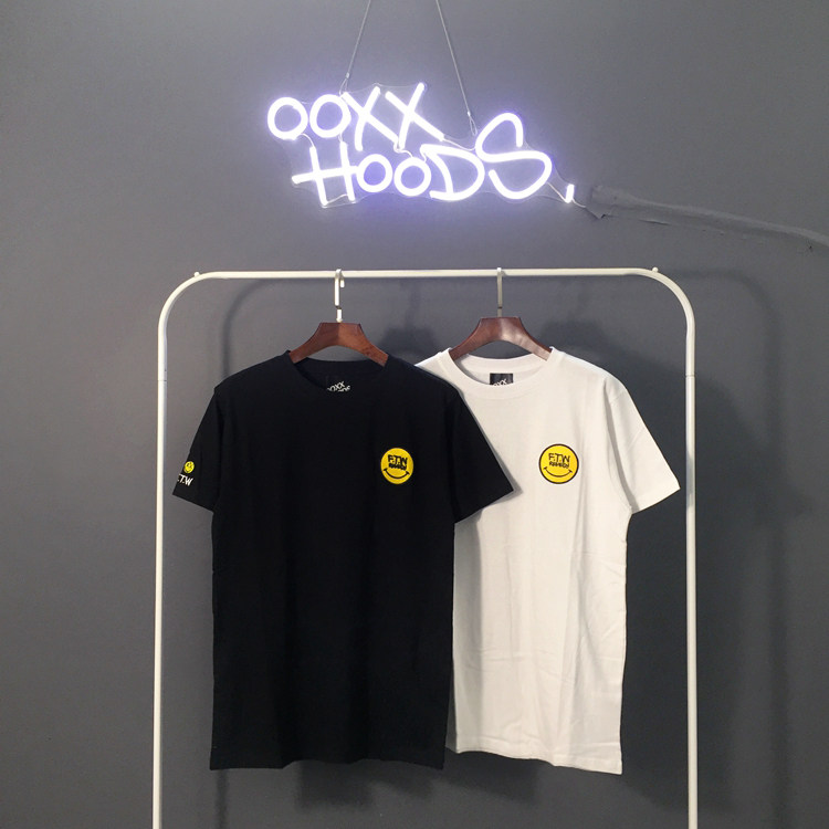 21新款夏青春潮流徽章仔笑脸logo宽松百搭可爱搞怪纯棉短袖t恤 猪猪淘宝优惠券 和好朋友一起省钱