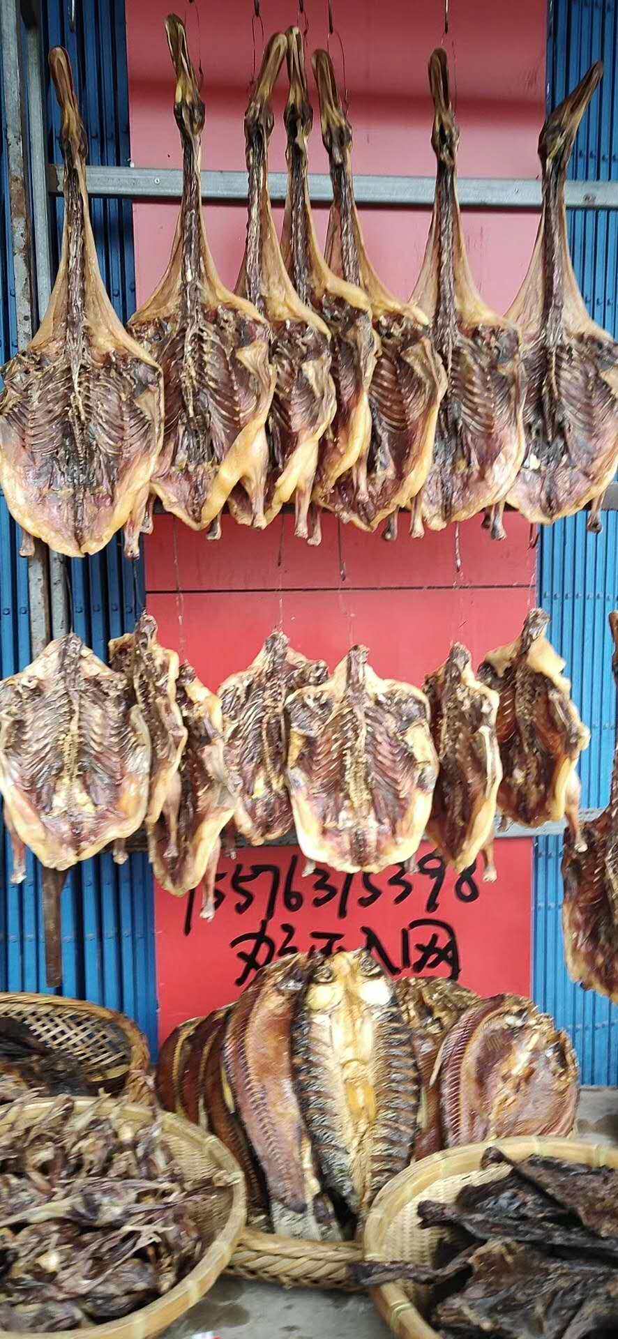 湖南邵阳特产新宁腊肠香肠血粑腊鸭吹鸭子风干麻鸭送酸辣椒腊兔子