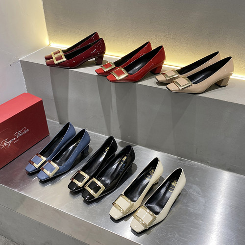 RV粗跟单鞋女2024四季新款漆皮方头时尚复古芭蕾舞婚鞋金属扣浅口