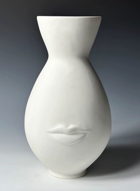 出口尾单设计师款陶瓷白色磨砂嘴唇胡子浮雕花瓶摆件装饰品