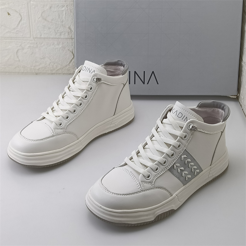卡迪娜品牌女士休闲高帮单鞋秋