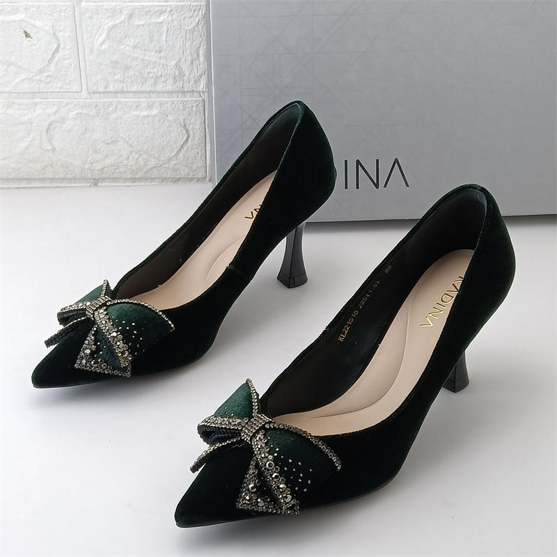 卡迪娜品牌女鞋正品撤柜大气