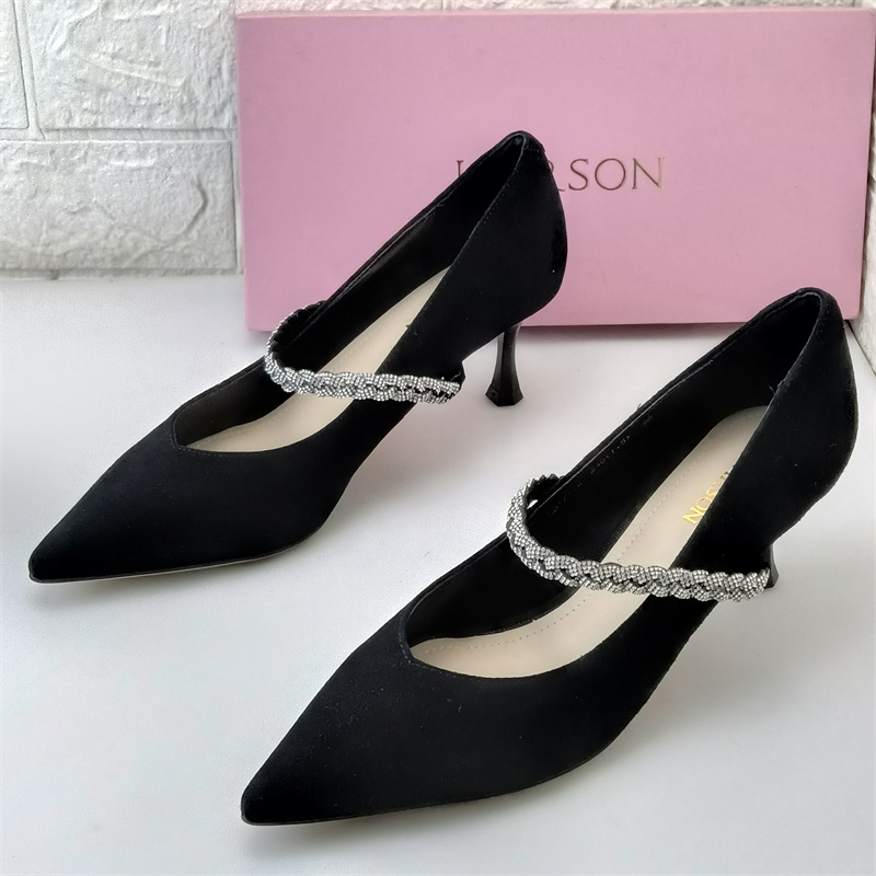 哈森品牌女鞋正品撤柜断码处理