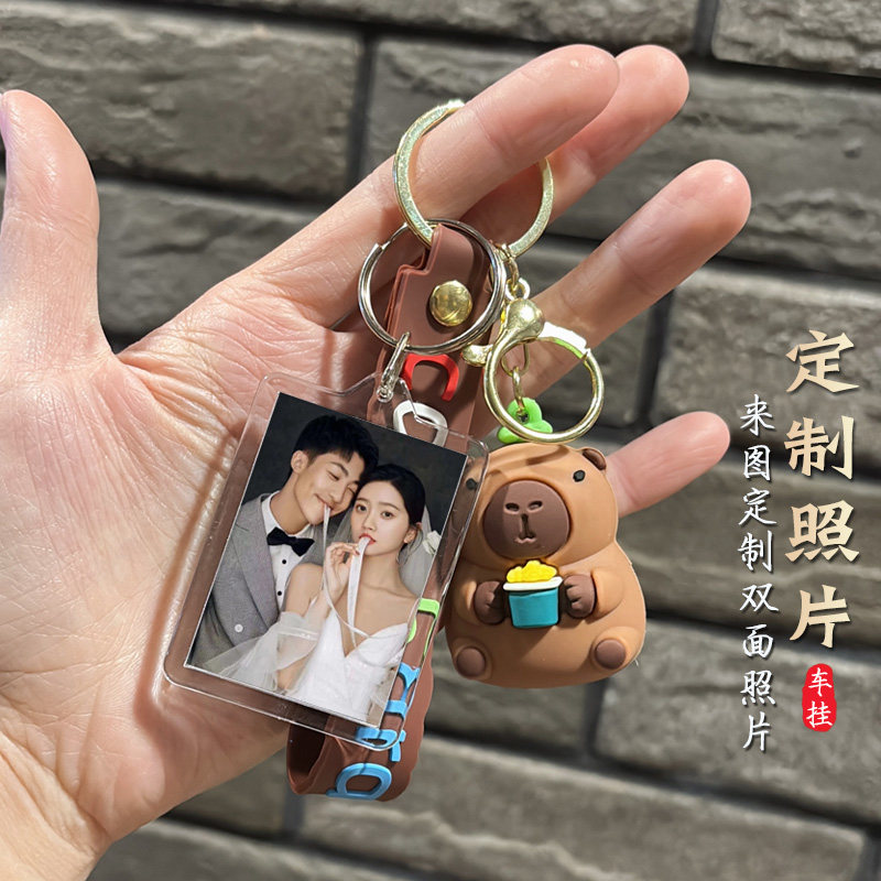可定制照片钥匙扣创意卡皮巴拉发光电视机书包挂件可爱钥匙链礼品