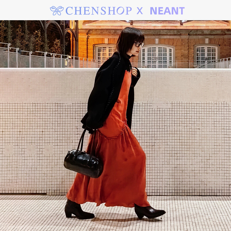 铜氨丝红撞色毛边腰线铃铛连衣裙